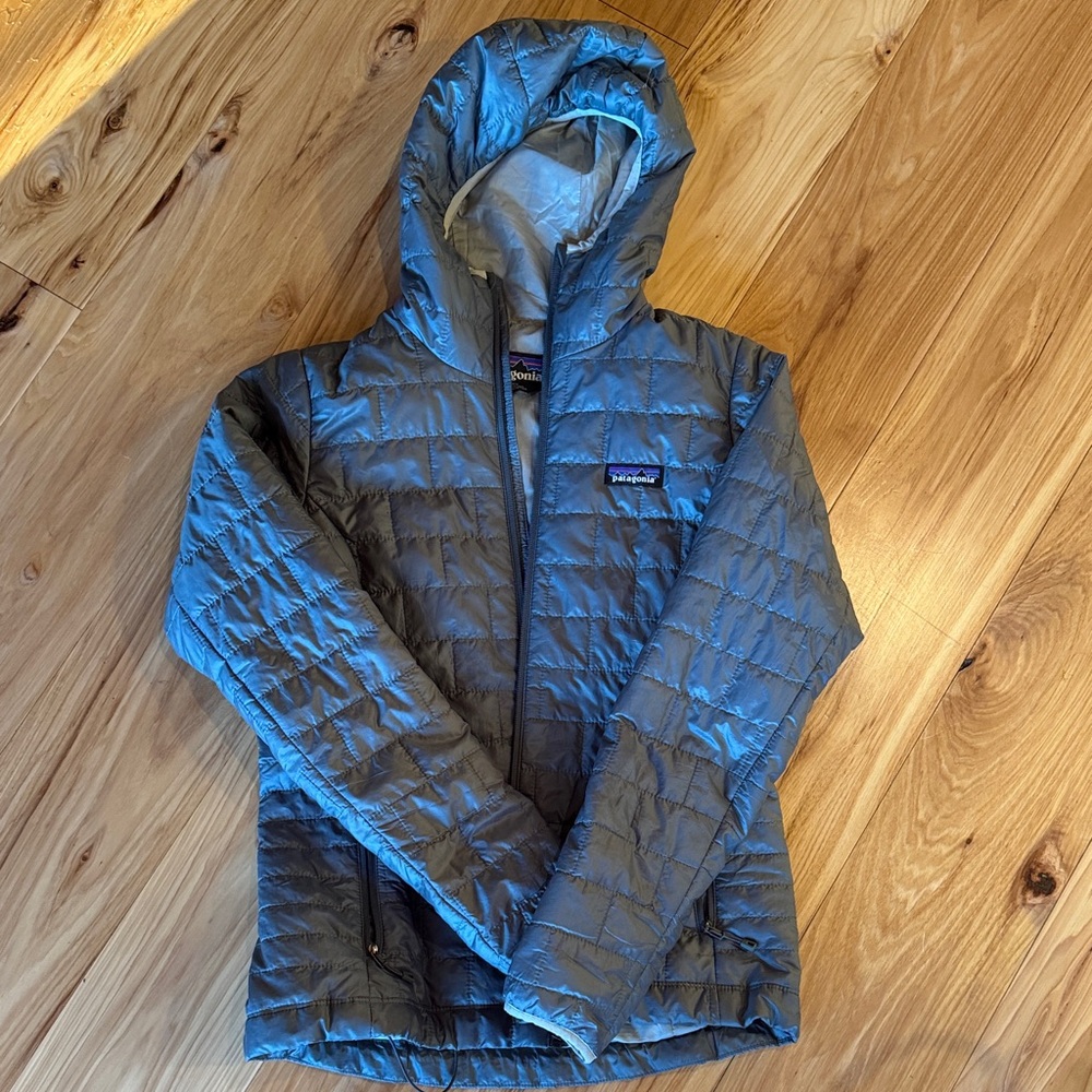 Womans Patagonia nano puff jacket